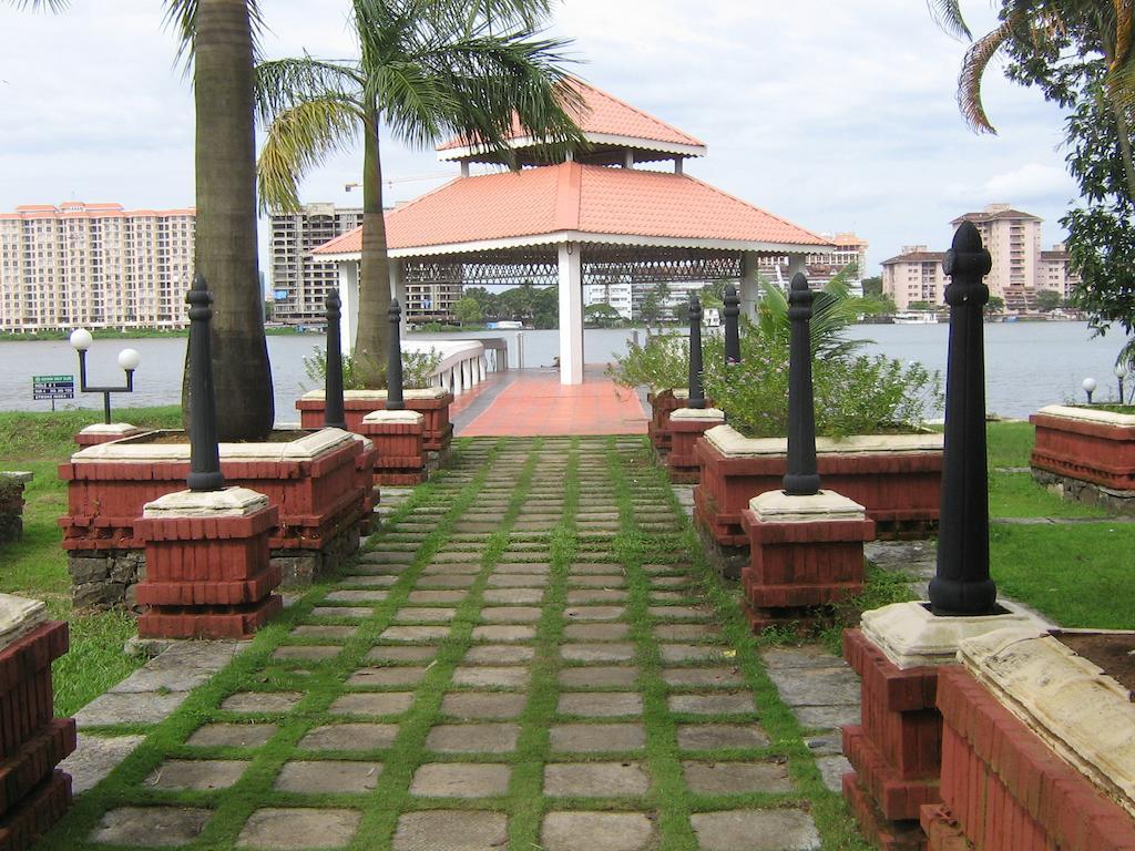 Bolgatty Palace & Island Resort Kochi Bagian luar foto