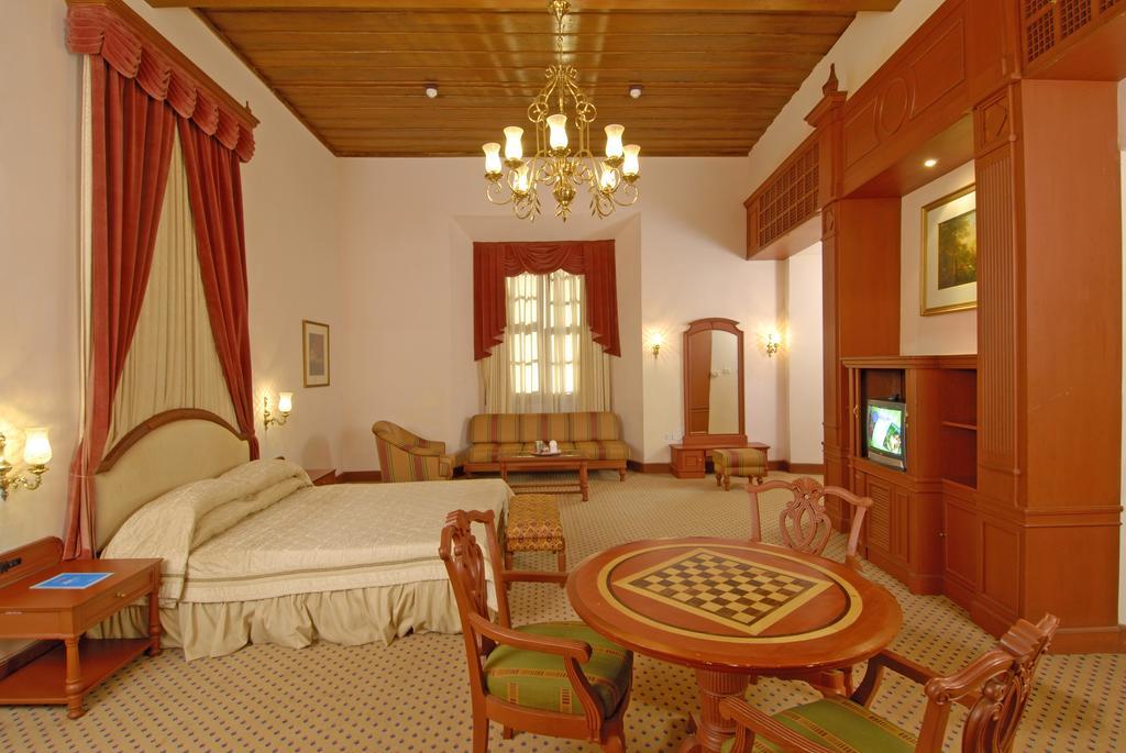 Bolgatty Palace & Island Resort Kochi Bagian luar foto