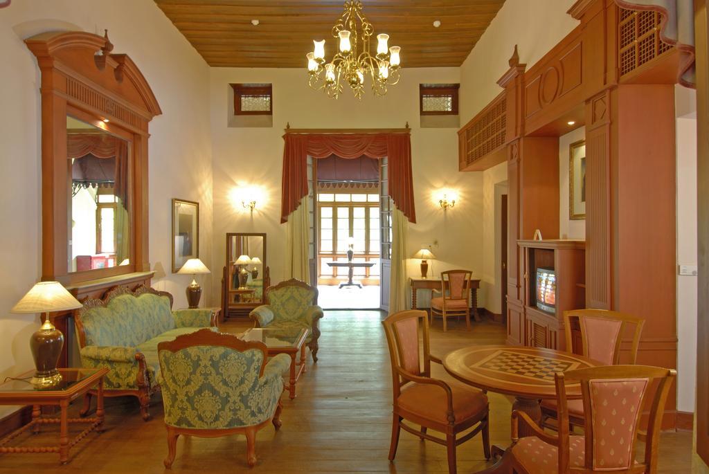 Bolgatty Palace & Island Resort Kochi Bagian luar foto