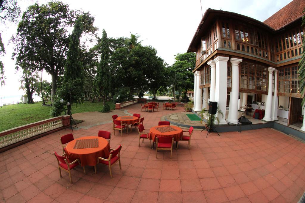 Bolgatty Palace & Island Resort Kochi Bagian luar foto