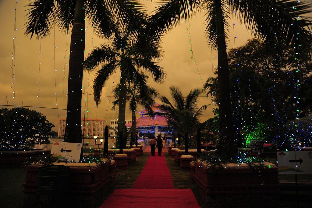 Bolgatty Palace & Island Resort Kochi Bagian luar foto