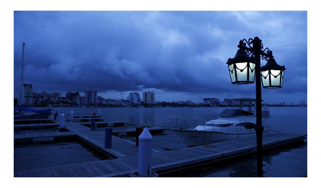 Bolgatty Palace & Island Resort Kochi Bagian luar foto