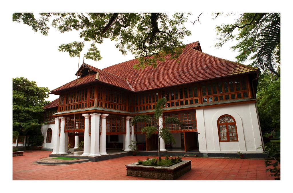 Bolgatty Palace & Island Resort Kochi Bagian luar foto