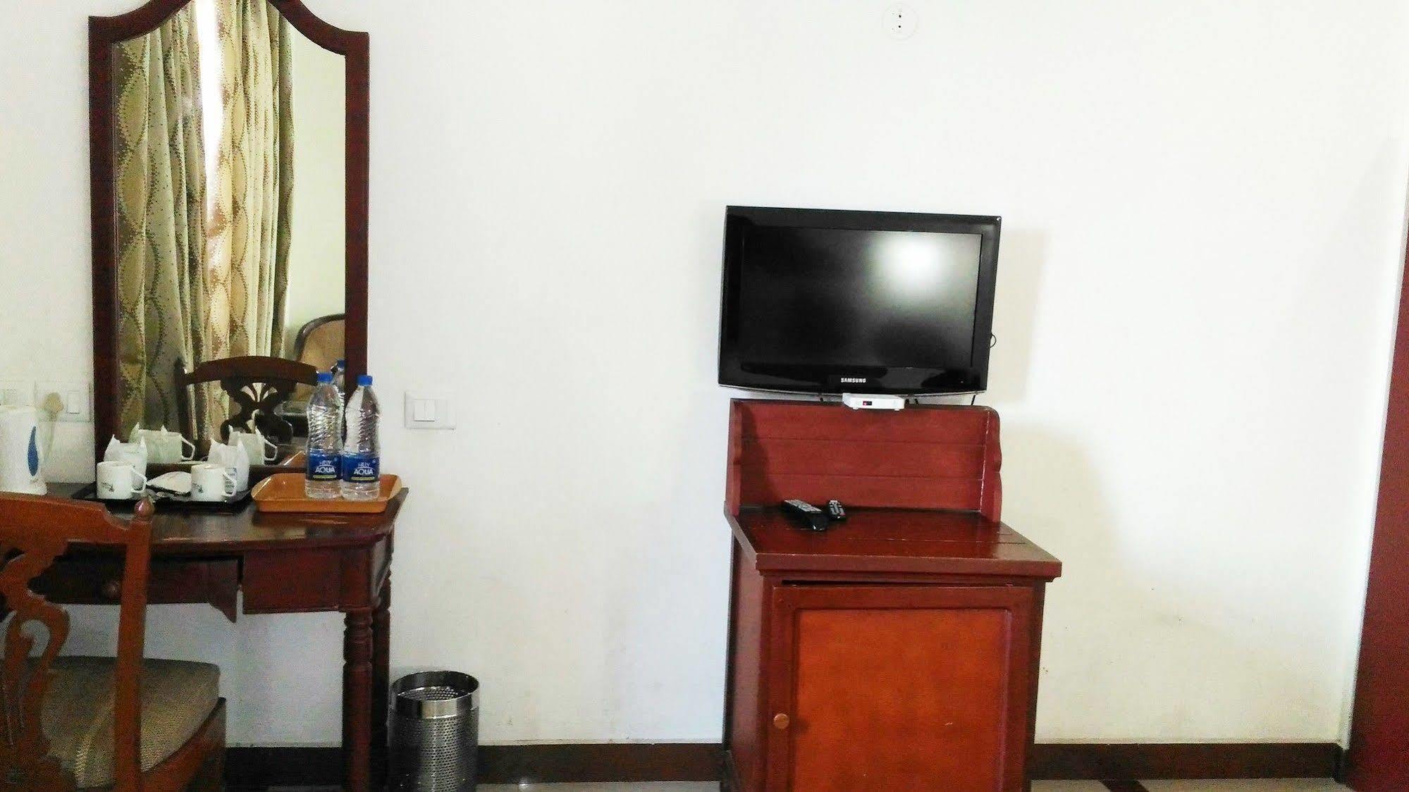 Bolgatty Palace & Island Resort Kochi Bagian luar foto