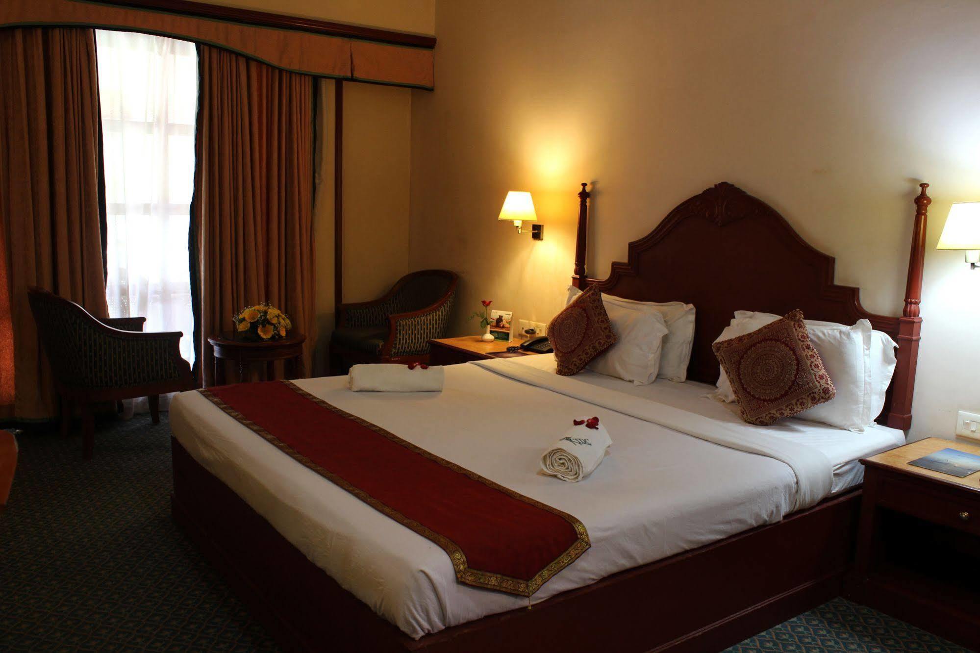 Bolgatty Palace & Island Resort Kochi Bagian luar foto