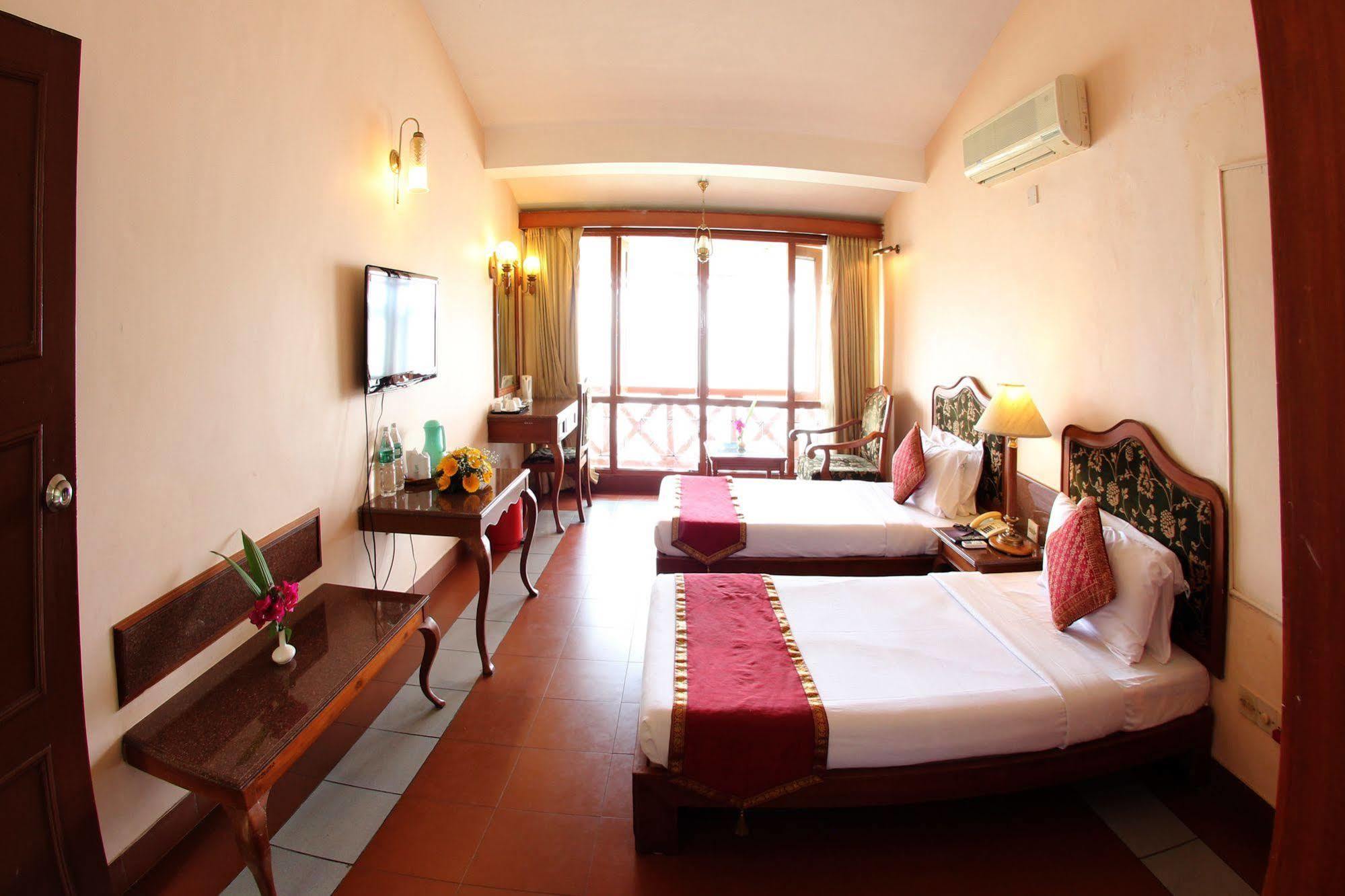 Bolgatty Palace & Island Resort Kochi Bagian luar foto