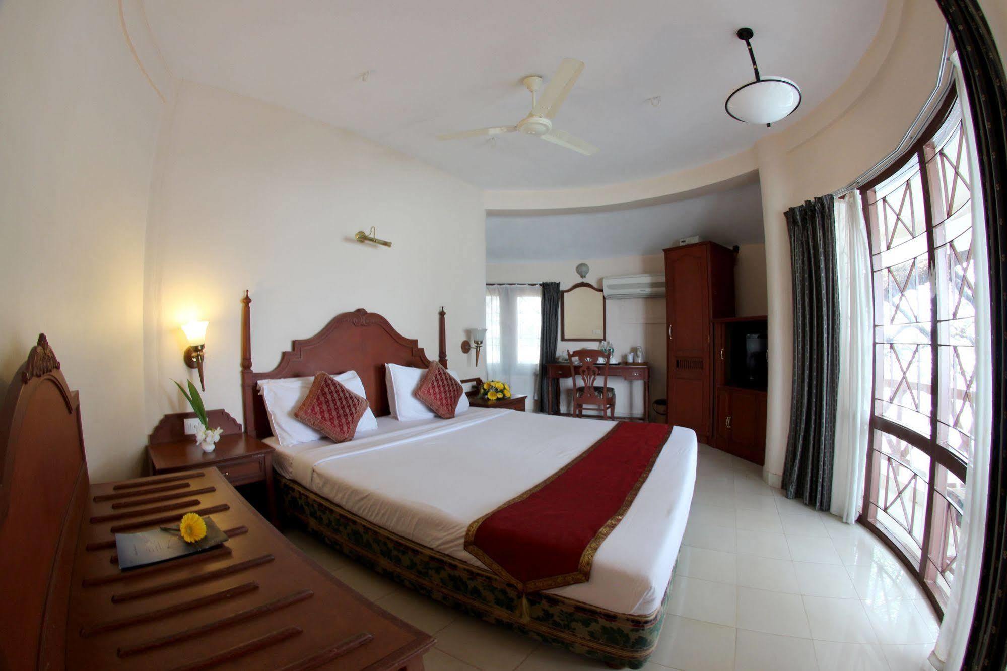Bolgatty Palace & Island Resort Kochi Bagian luar foto