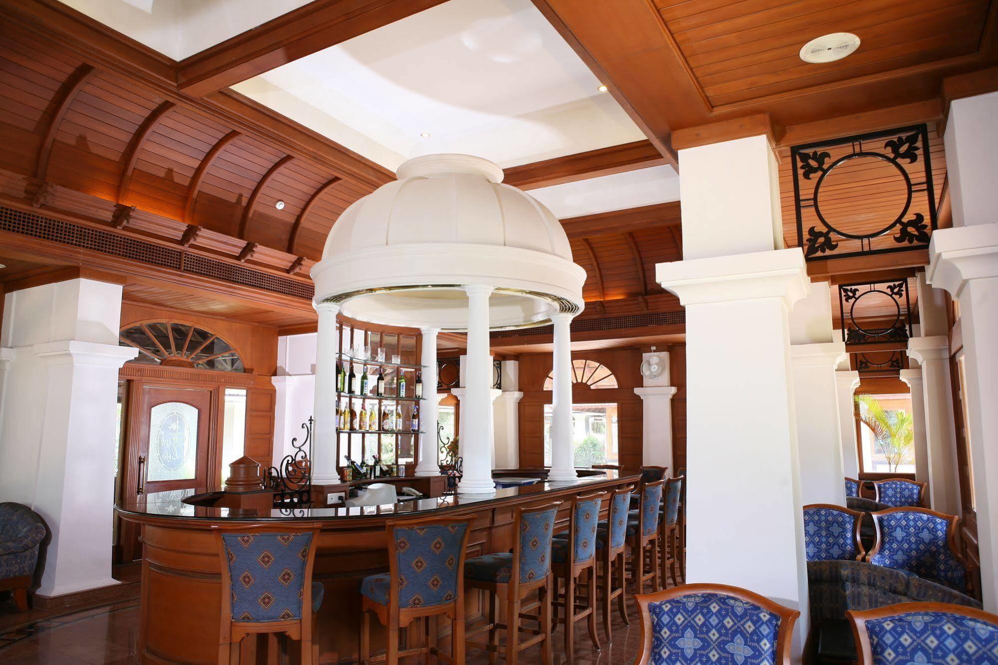 Bolgatty Palace & Island Resort Kochi Bagian luar foto