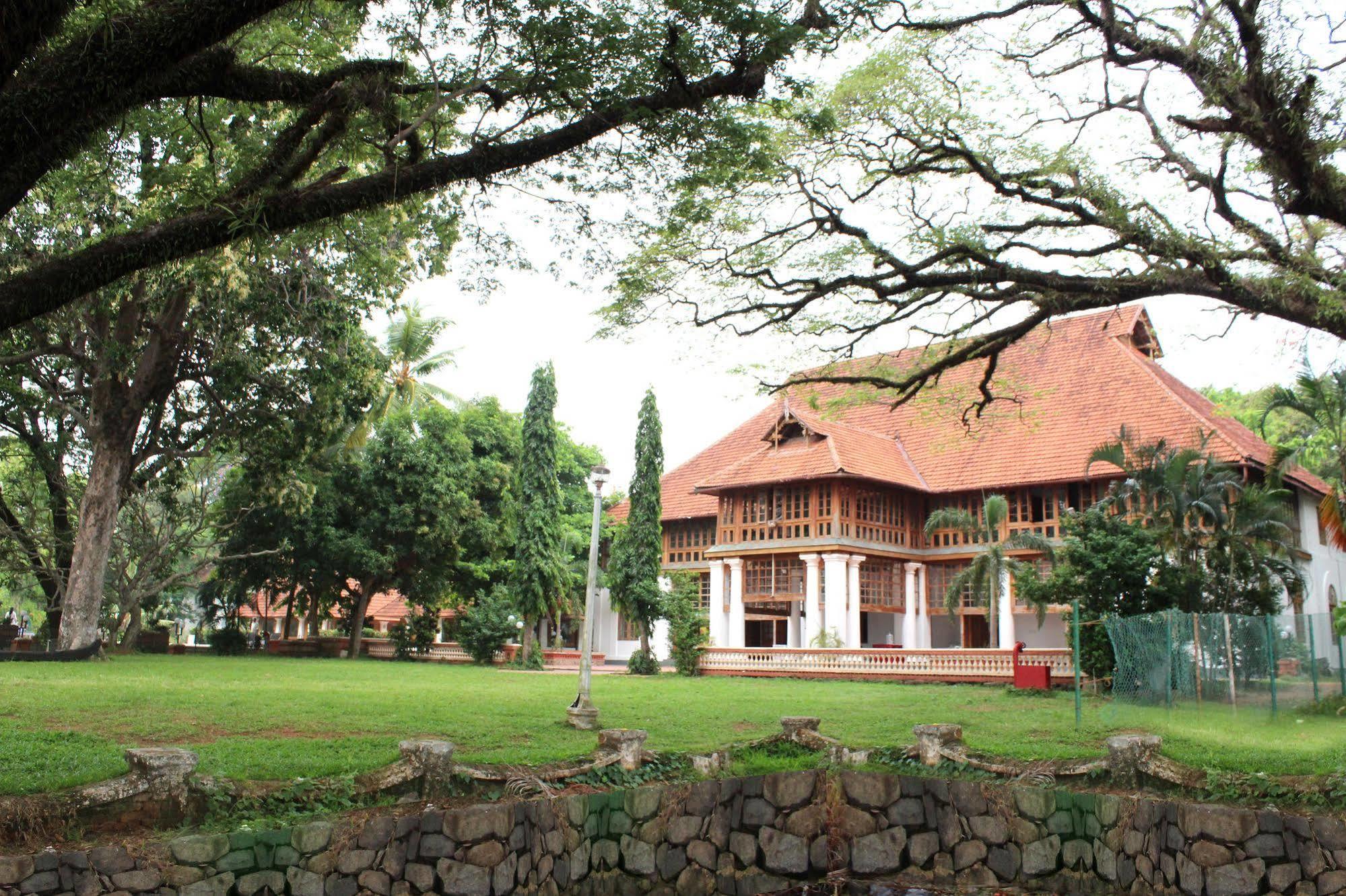 Bolgatty Palace & Island Resort Kochi Bagian luar foto