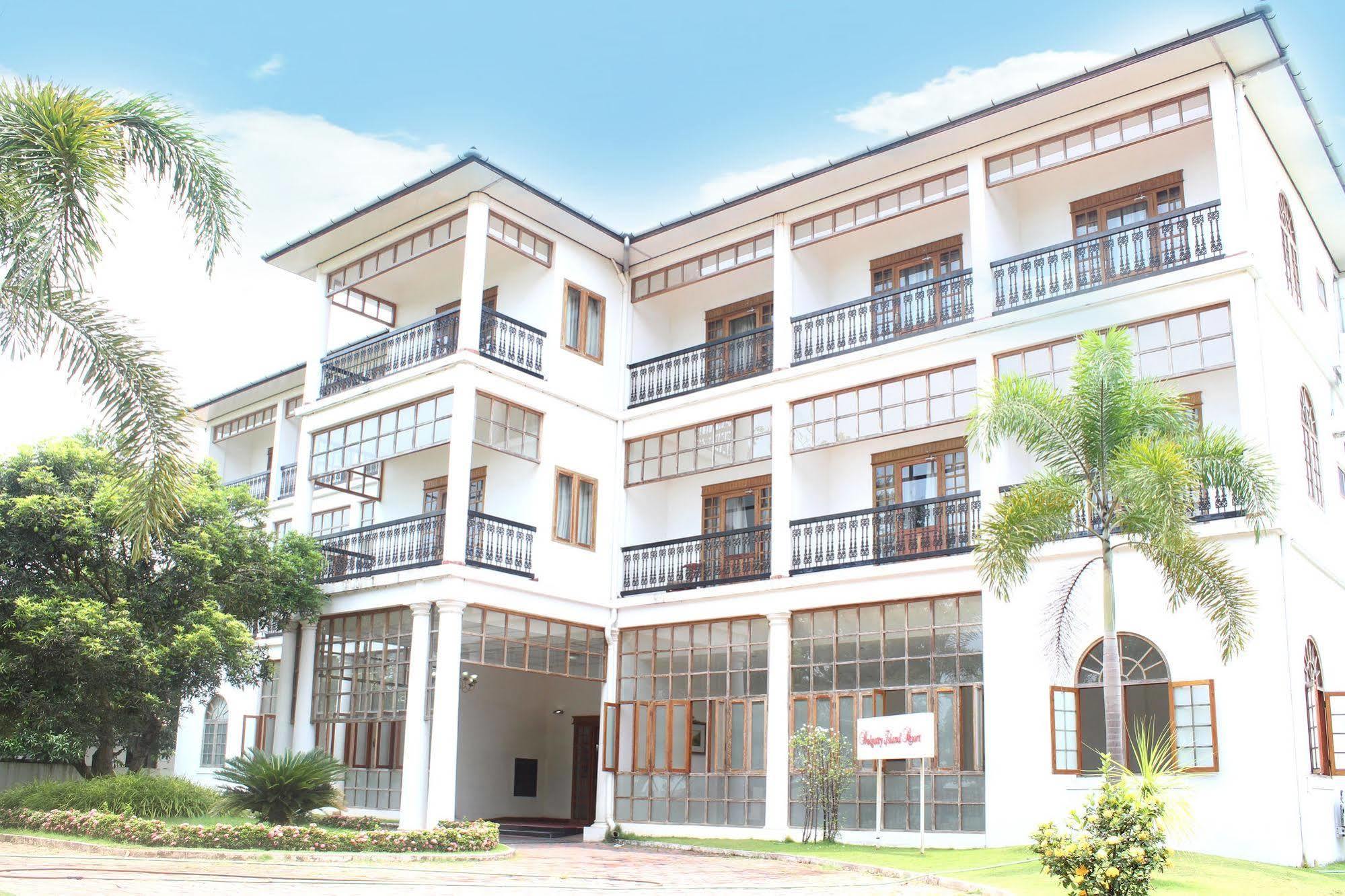 Bolgatty Palace & Island Resort Kochi Bagian luar foto
