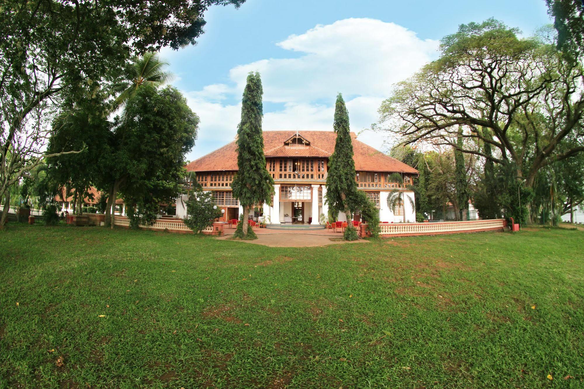 Bolgatty Palace & Island Resort Kochi Bagian luar foto