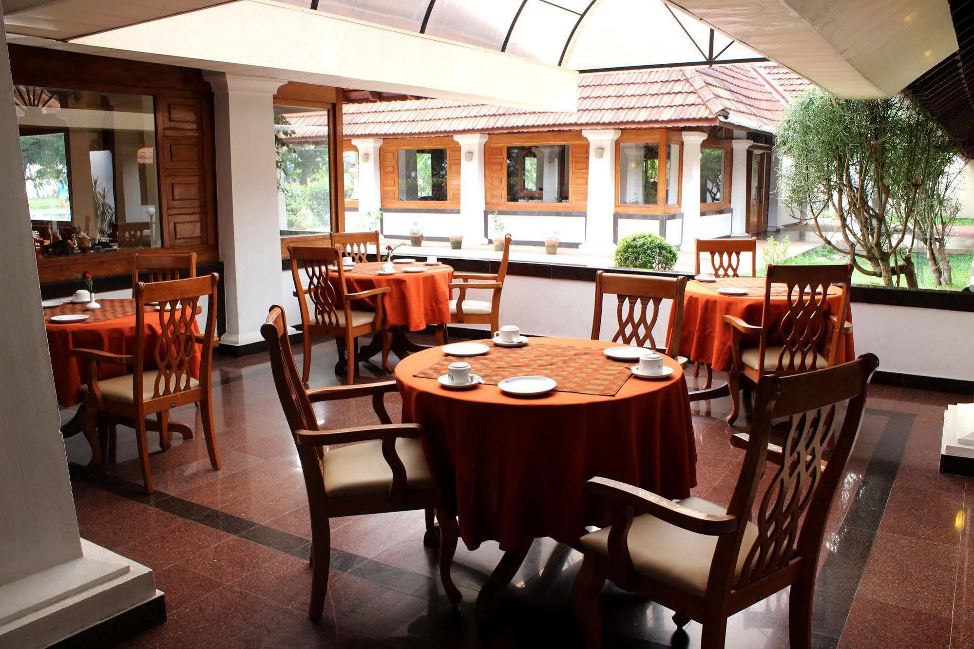 Bolgatty Palace & Island Resort Kochi Bagian luar foto