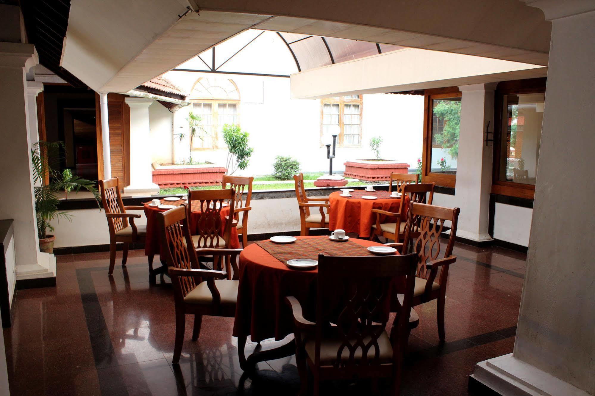 Bolgatty Palace & Island Resort Kochi Bagian luar foto