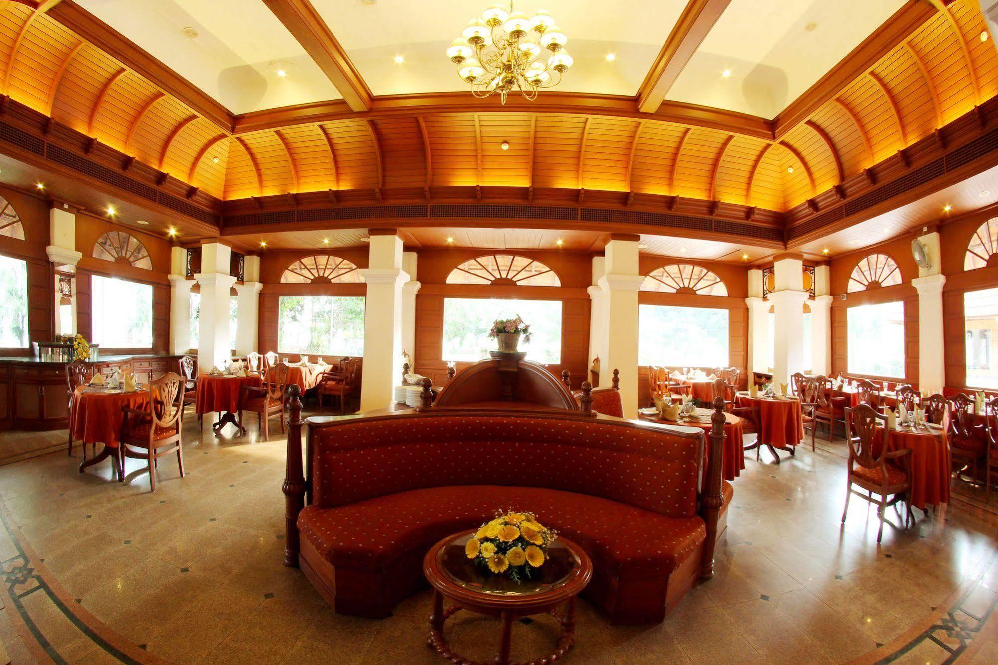 Bolgatty Palace & Island Resort Kochi Bagian luar foto
